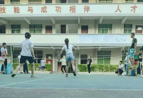 羽毛球社团